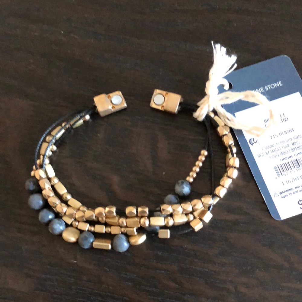 Universal Thread Bracelet - Picture 3 of 3